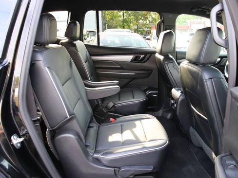 Used 2025 Buick Enclave Preferred AWD/4WD image 15