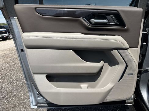 New 2026 GMC Yukon XL Elevation w/ Elevation Premium Package AWD/4WD image 13