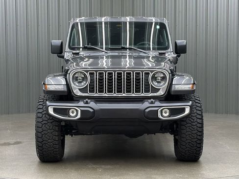 Used 2025 Jeep Wrangler Unlimited Sahara w/ Safety Group AWD/4WD image 8
