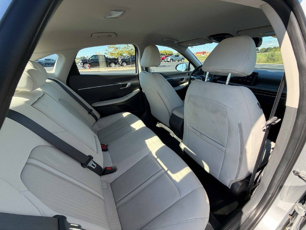 Used 2024 Nissan Altima 2.5 SV FWD image 25