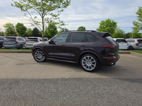 Used 2016 Porsche Cayenne Turbo AWD/4WD image 4