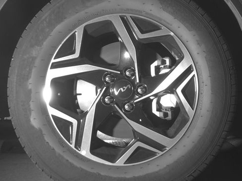 Used 2025 Kia Sportage LX image 13