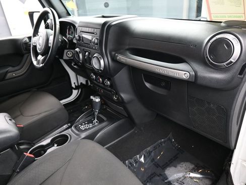Used 2018 Jeep Wrangler Unlimited Sport S AWD/4WD image 38