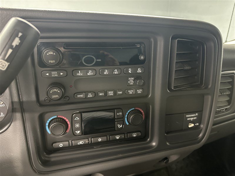 Used 2004 GMC Sierra 2500 SLE w/ Heavy-Duty Power Package AWD/4WD image 26