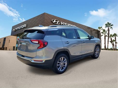 Used 2023 GMC Terrain SLT image 3
