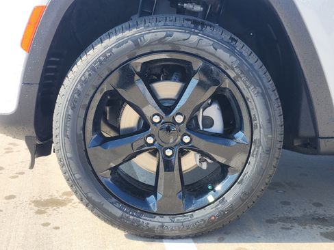 New 2026 Jeep Grand Cherokee Limited w/ Limited Altitude Package RWD image 9