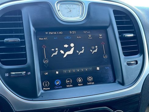 Used 2020 Chrysler 300 Touring w/ Sport Appearance Package RWD image 15