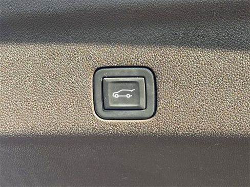 Used 2021 GMC Yukon SLT w/ SLT Premium Package image 11