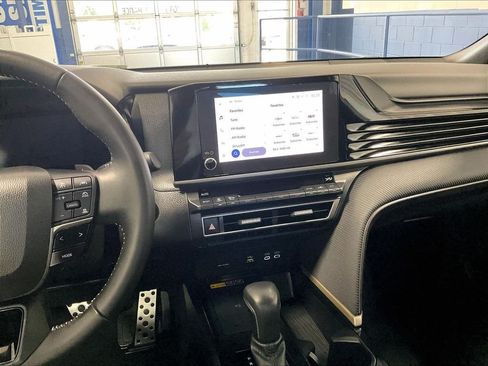 Used 2025 Toyota Camry SE FWD image 18
