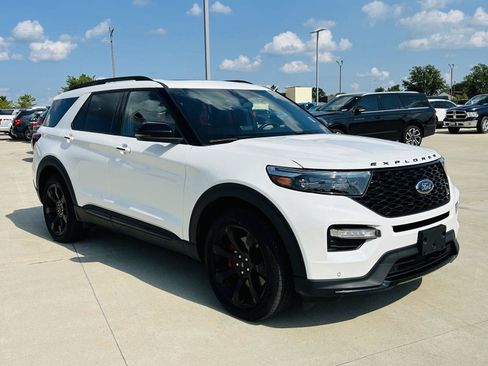 Used 2024 Ford Explorer ST w/ Equipment Group 401A AWD/4WD image 2