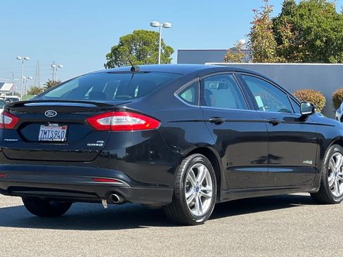 Used 2015 Ford Fusion SE FWD image 2