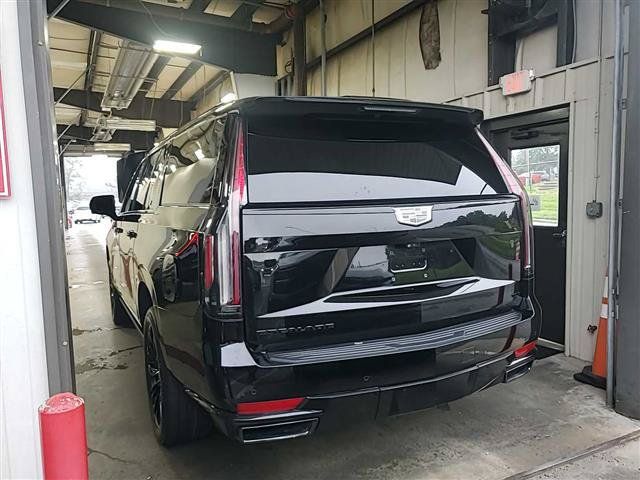 Used 2023 Cadillac Escalade ESV Sport Platinum w/ LPO, ONYX Package AWD/4WD image 13