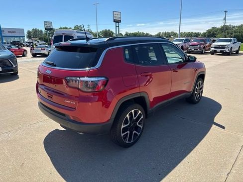 Used 2018 Jeep Compass Limited w/ Navigation Group AWD/4WD image 3