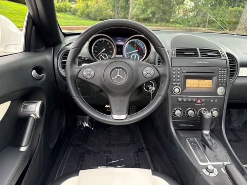 Used 2010 Mercedes-Benz SLK 300 image 13