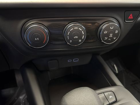 Used 2024 Chevrolet Trax LS image 19