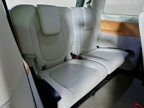 Used 2025 Volkswagen ID. Buzz 1st Edition RWD image 10