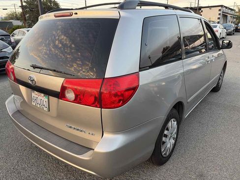 Used 2009 Toyota Sienna CE FWD image 4