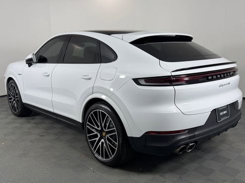 Certified 2024 Porsche Cayenne S image 3