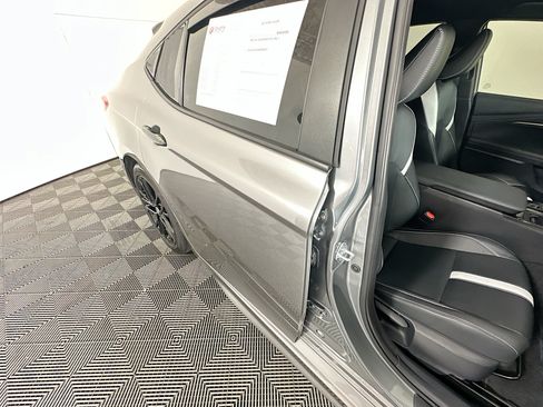 Used 2025 Toyota Camry SE FWD image 28