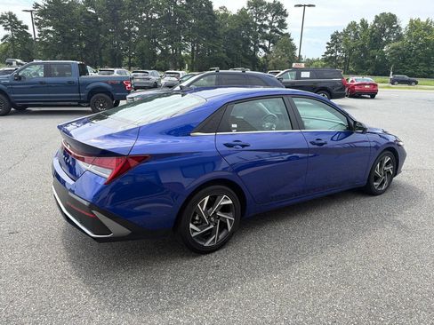 Used 2025 Hyundai Elantra SEL FWD image 10
