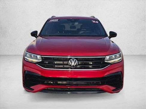 Certified 2024 Volkswagen Tiguan SE R-Line image 2