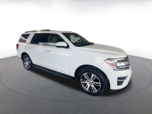 Used 2024 Ford Expedition Limited image 2