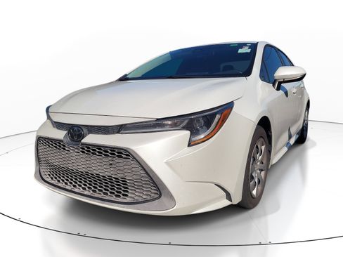 Used 2022 Toyota Corolla LE image 3
