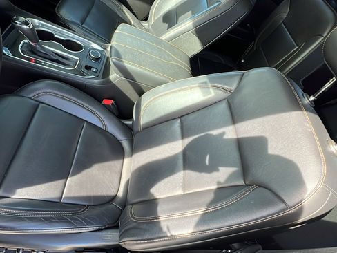 Used 2019 Chevrolet Traverse LT w/ LT Premium Package image 11