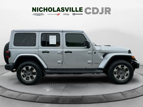 Used 2018 Jeep Wrangler Unlimited Sahara w/ LED Lighting Group AWD/4WD image 6