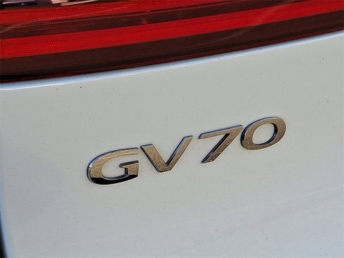 Used 2023 Genesis GV70 2.5T w/ Sport Prestige Package image 31