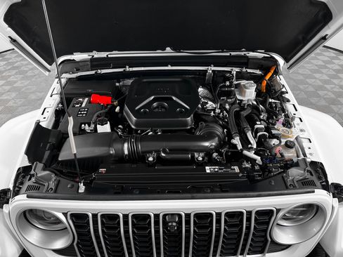 Used 2024 Jeep Wrangler Unlimited Sahara w/ Technology Group image 32