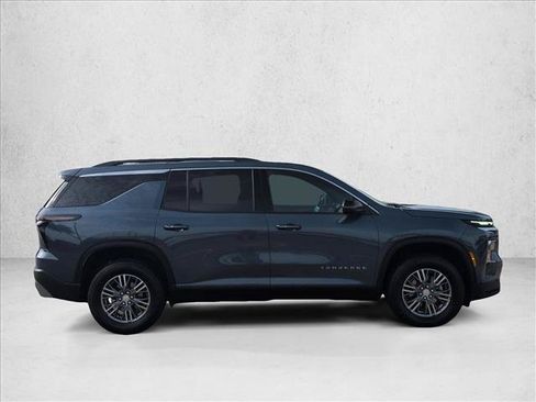 Used 2026 Chevrolet Traverse LT FWD image 4