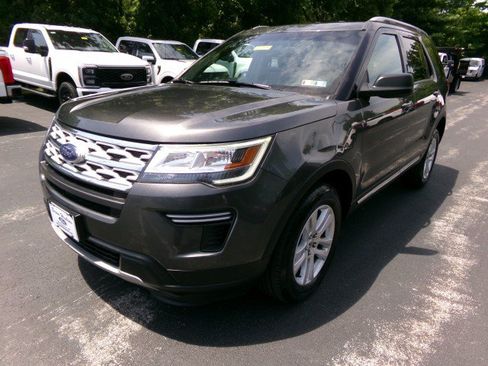 Used 2018 Ford Explorer XLT AWD/4WD image 4