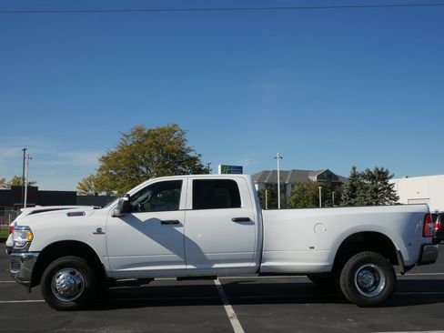 Used 2024 RAM 3500 Tradesman w/ Chrome Appearance Group image 7