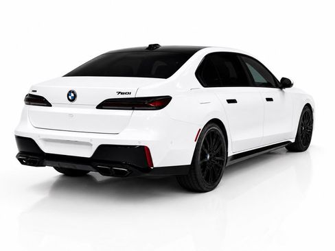 Used 2023 BMW 760i xDrive AWD/4WD image 5