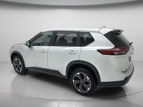 Used 2025 Nissan Rogue SV AWD/4WD image 4