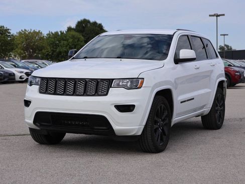Used 2018 Jeep Grand Cherokee Altitude AWD/4WD image 6