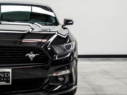 Used 2017 Ford Mustang GT Premium image 4