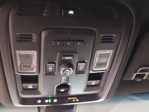 Used 2022 GMC Yukon Denali w/ Denali Ultimate Package AWD/4WD image 30