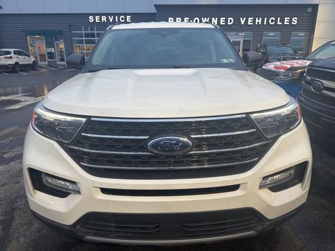 Used 2022 Ford Explorer XLT w/ Equipment Group 202A image 2