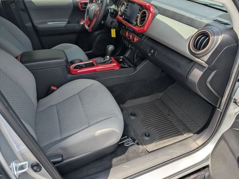 Used 2022 Toyota Tacoma SR5 w/ Technology Package RWD image 12