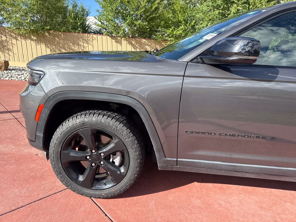 Used 2023 Jeep Grand Cherokee L Laredo AWD/4WD image 34