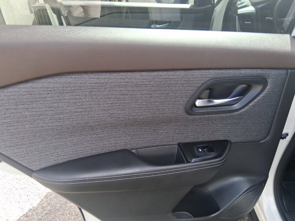 Used 2023 Nissan Rogue SV AWD/4WD image 11