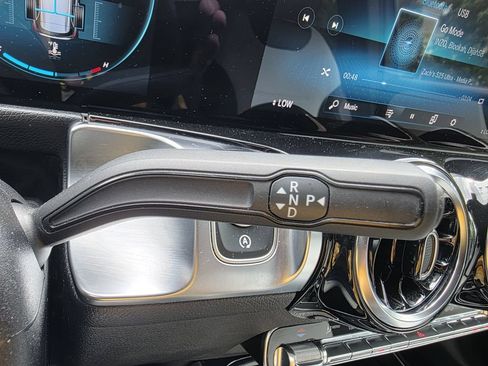 Used 2020 Mercedes-Benz GLB 250 4MATIC image 32