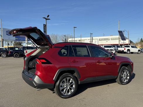 Used 2025 Toyota RAV4 XLE Premium image 9