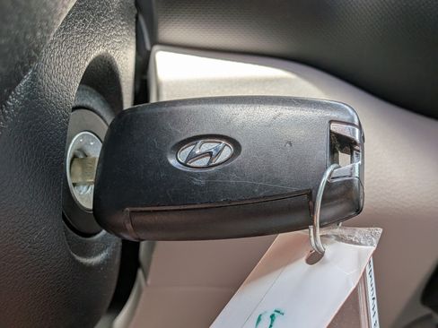 Used 2023 Hyundai Venue SEL FWD image 33
