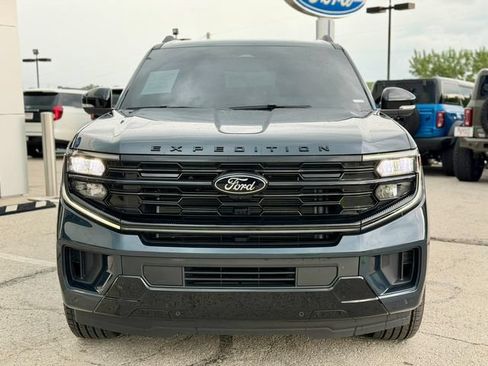 Used 2025 Ford Expedition Max Platinum w/ Stealth Appearance Package AWD/4WD image 2