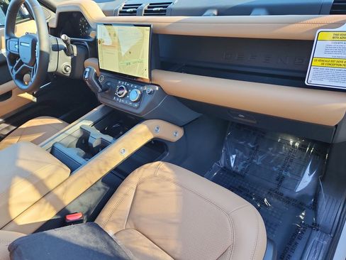 New 2026 Land Rover Defender 130 X-Dynamic SE image 26