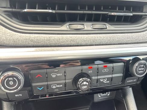 Used 2023 Jeep Compass Latitude w/ Sun and Sound Group AWD/4WD image 16