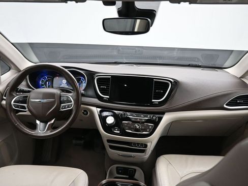 Used 2021 Chrysler Pacifica Touring-L image 60